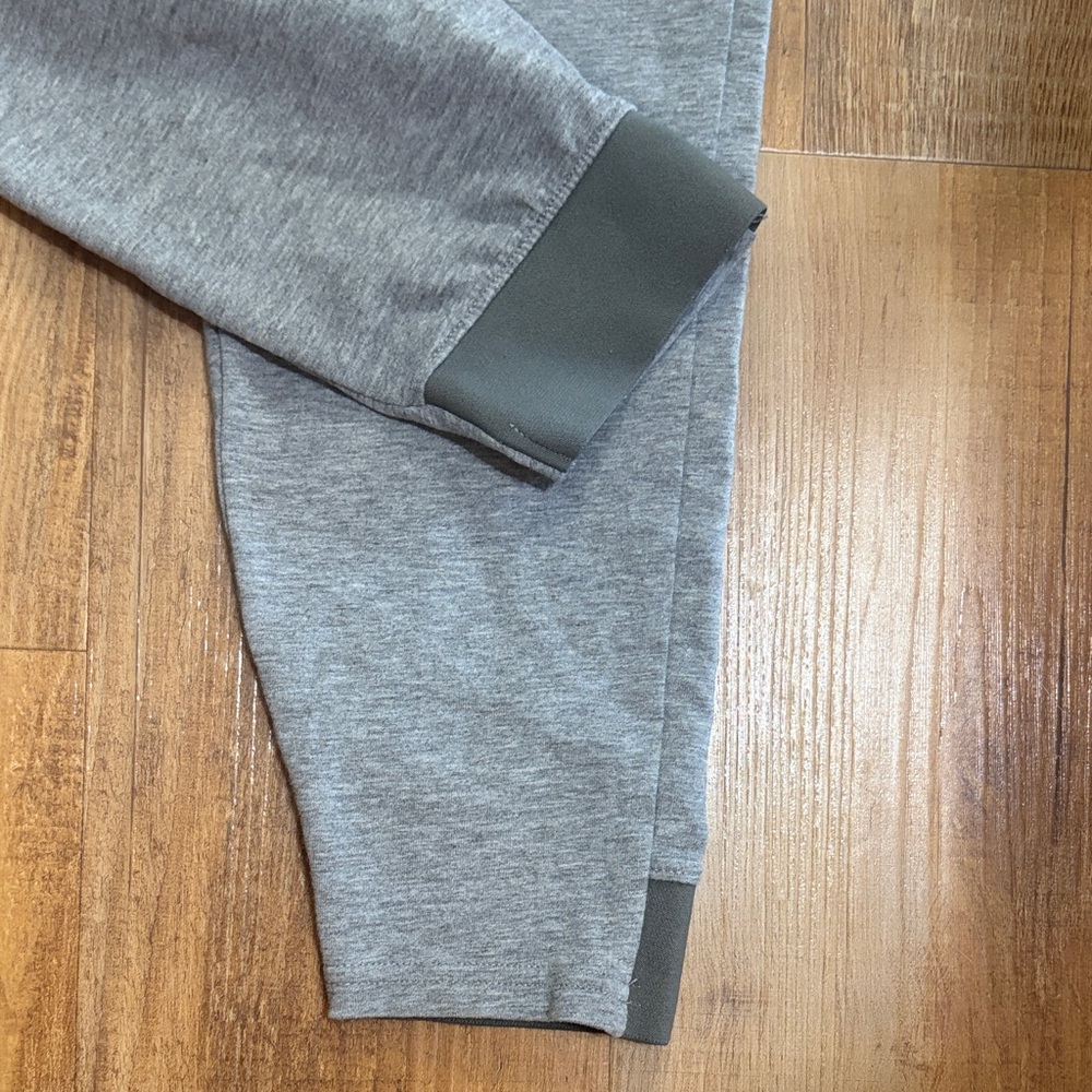 Gymshark gray joggers with pockets size large - Picture 2 of 7